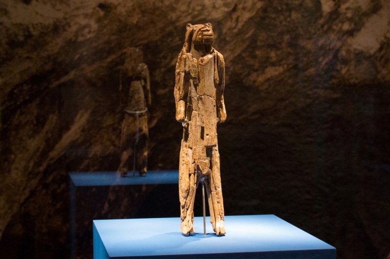 Löwenmensch-Eiszeitfigur im Museum Ulm